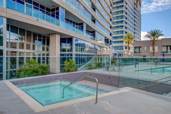 Building Photo - Fully Furnished 2 Bedroom 2 Bath High Rise with Strip Views