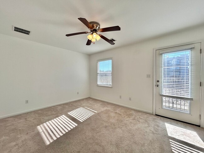 Building Photo - Charming 2-bedroom, 2.5-bathroom home at The Arbors at Riverside