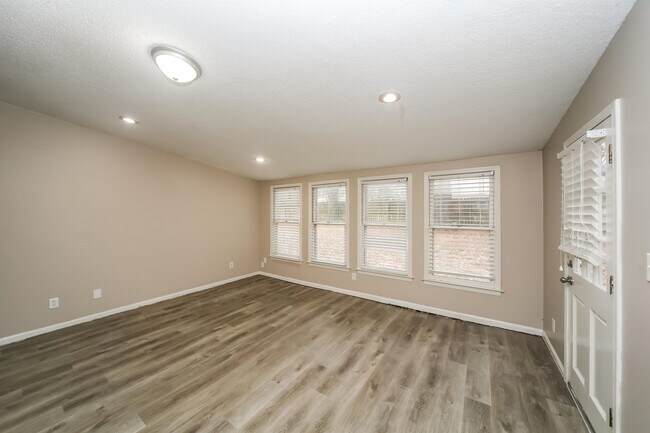 Building Photo - 7915 Gayle Ln
