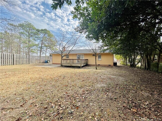 Building Photo - 3522 Thomas Dr