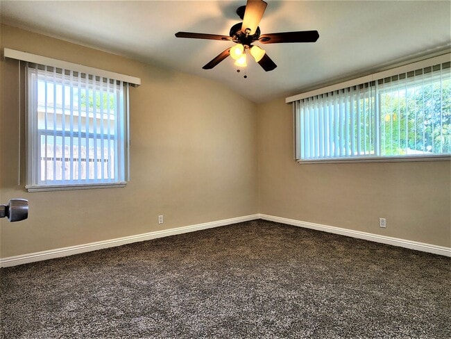 Building Photo - Beautiful 2Bd, 1Ba Riverside Home in Great...