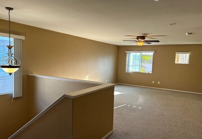 Building Photo - Gorgeous Oceanside Home