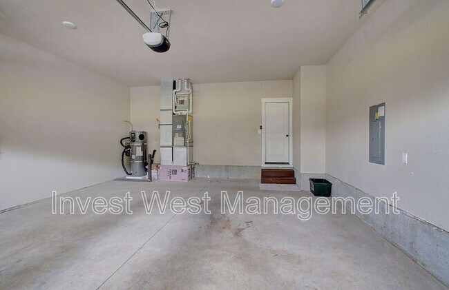 Building Photo - 1651 52nd Ct