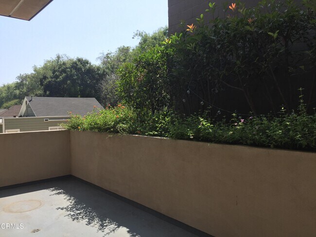 Building Photo - 909 El Centro St