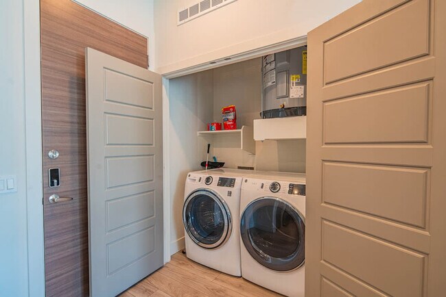 Building Photo - 15501 N Dial Blvd