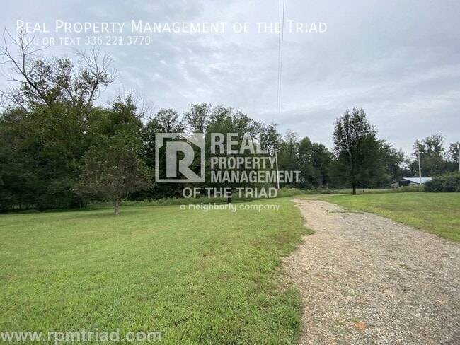 Building Photo - 2BR/1BA in Hamptonville on about 2 acres