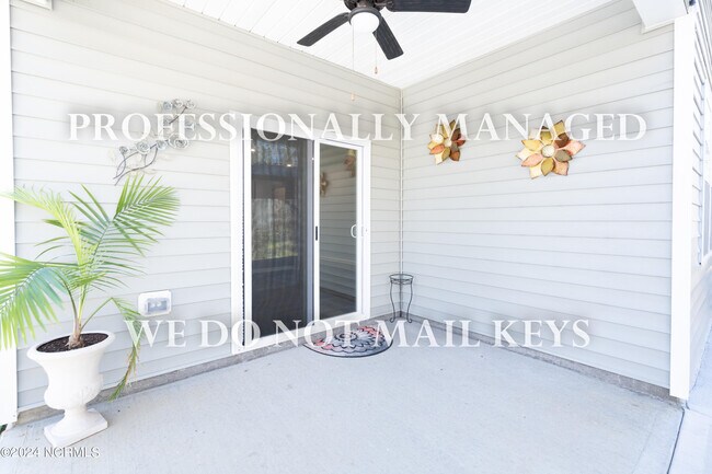 Building Photo - 458 Golden Villas Dr