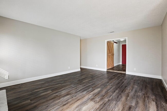 Building Photo - 5900 Gateshead Dr