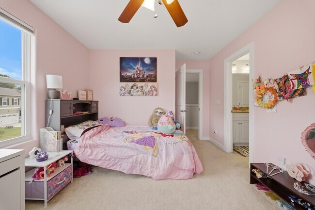 Building Photo - 431 Shorewood Pl