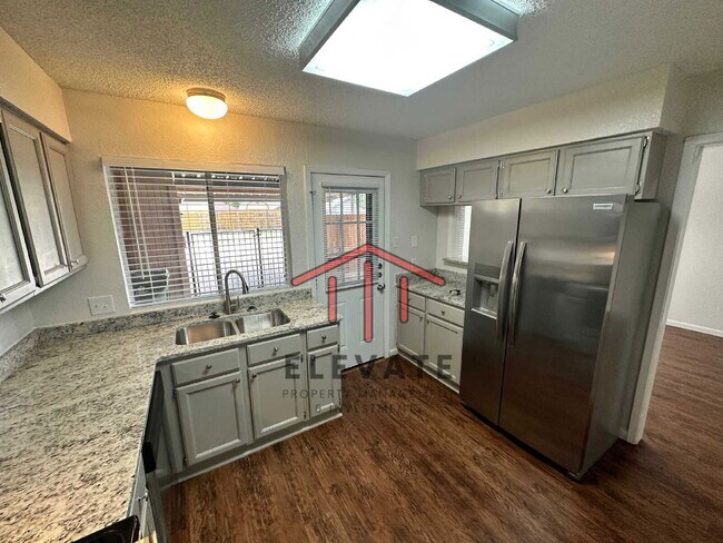 Building Photo - 1305 Lovell Dr