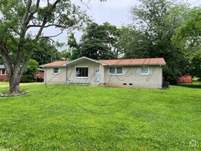 Building Photo - All Brick, 3 Bedroom Ranch in Hendersonvil...