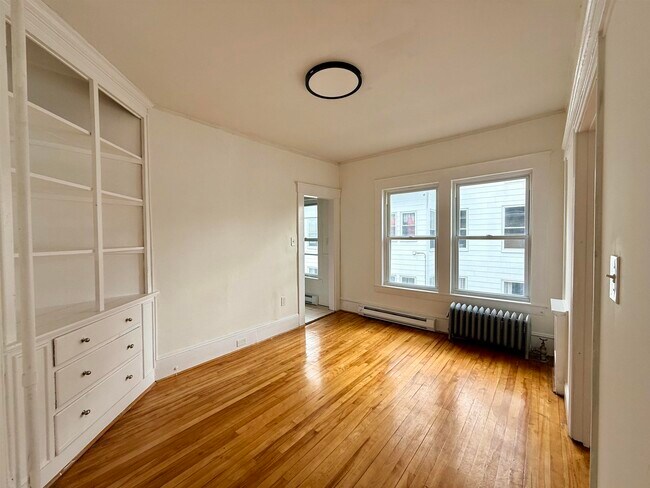 Building Photo - 28 Brook St