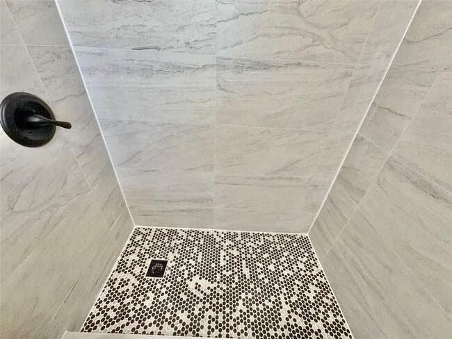 Building Photo - 924 NE 17th Terrace