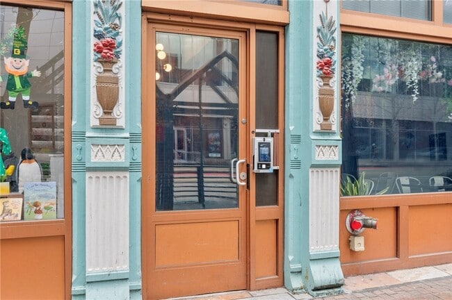 Building Photo - 951 Liberty Ave