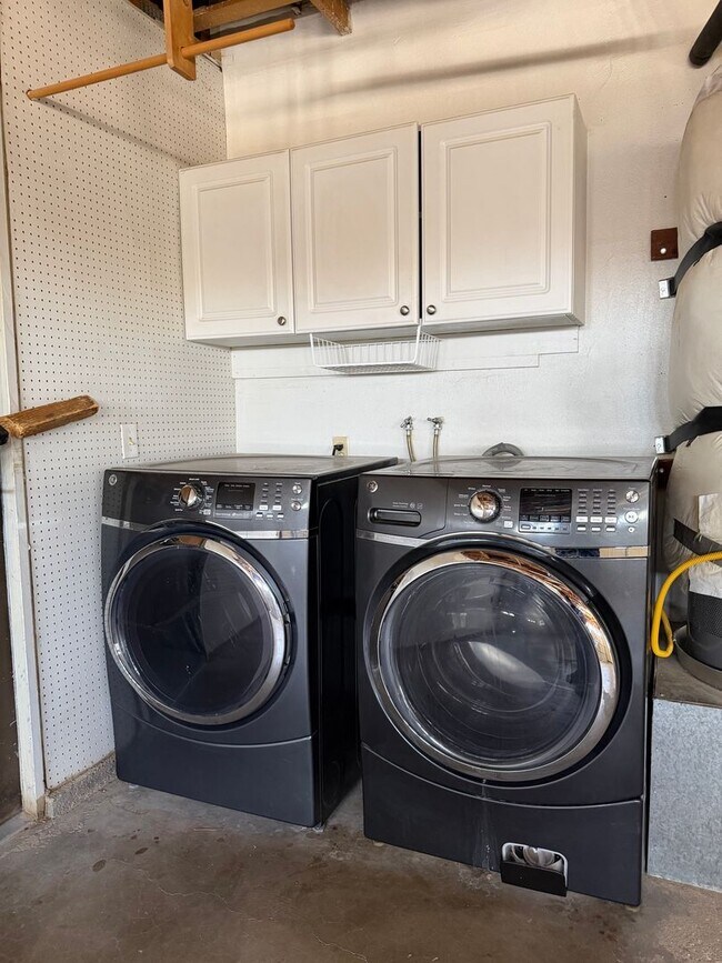 Building Photo - 3 Bedroom 2 Bathroom House with 2 Car Garage Located in Lenwood