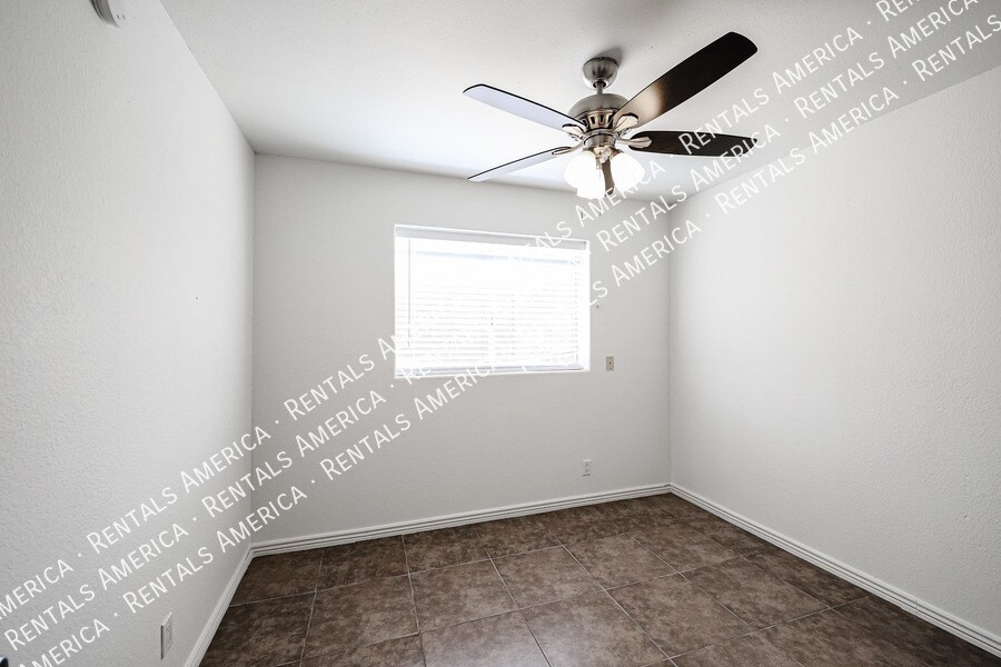 Building Photo - 7219 S 14th Pl