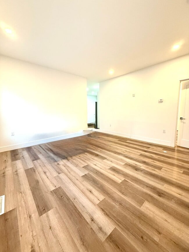 Building Photo - 520 Delaware Ave