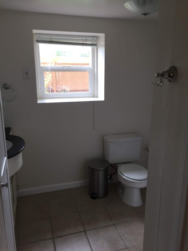 Building Photo - 309 Cantril St