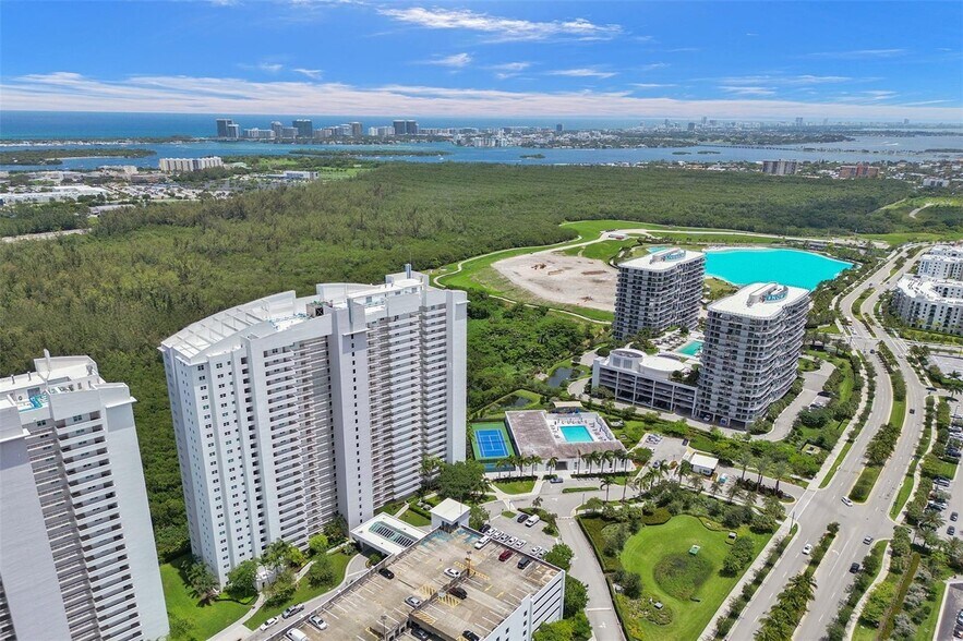 Building Photo - 14951 Royal Oaks Ln