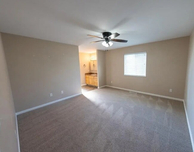 Building Photo - 2437 Brandon Dr