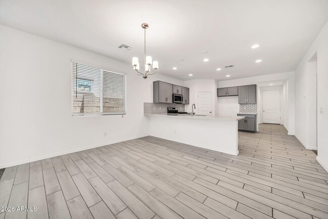 Building Photo - 8830 W Pasadena Ave