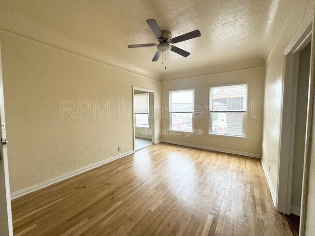 Building Photo - 1154 Normandie Ave