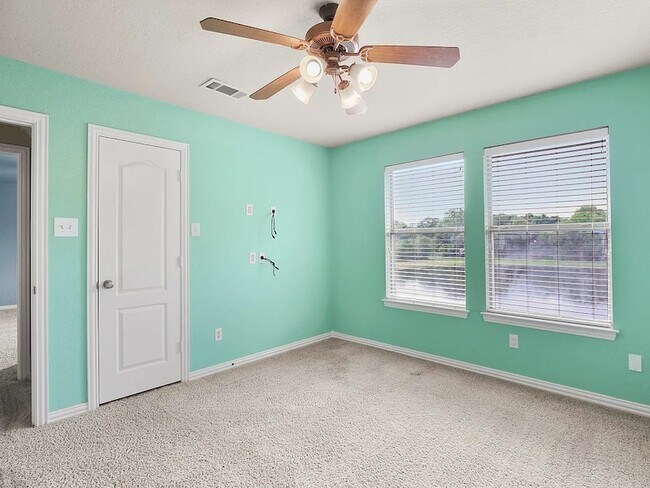 Building Photo - 3103 River Bend Dr