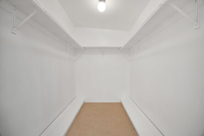 Building Photo - Desirable Fullerton Home 4 Bed 2 Bath w/ Pool & Jacuzzi