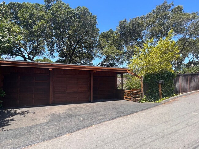 Building Photo - SPACIOUS 4-BEDROOM, 3 BATH HOME ON CORNER ...