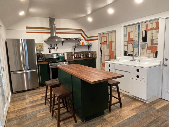 Kitchen - 1109 Cogean Ave