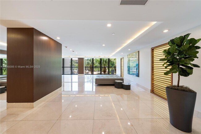 Building Photo - 540 Brickell Key Dr
