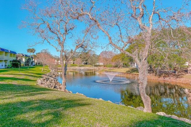 Building Photo - WATERFRONT TRAILS TOWNHOME