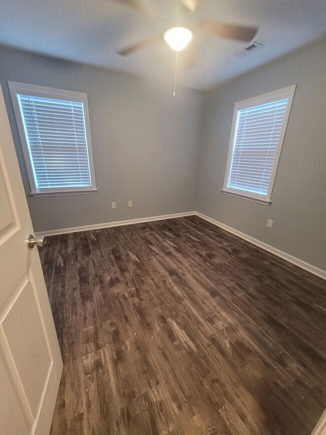 Building Photo - G5132-B