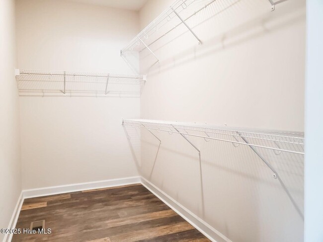 Building Photo - 9 Clarendon Ln