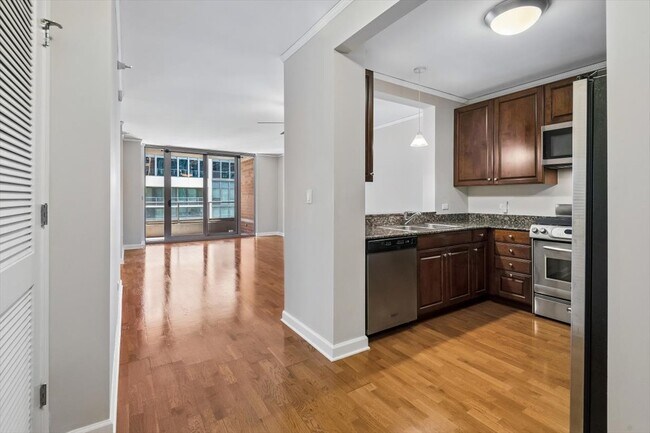 Building Photo - 420 E Waterside Dr