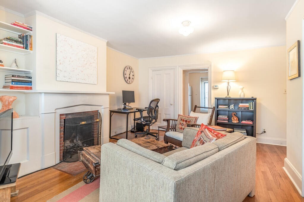 Building Photo - 325 K St