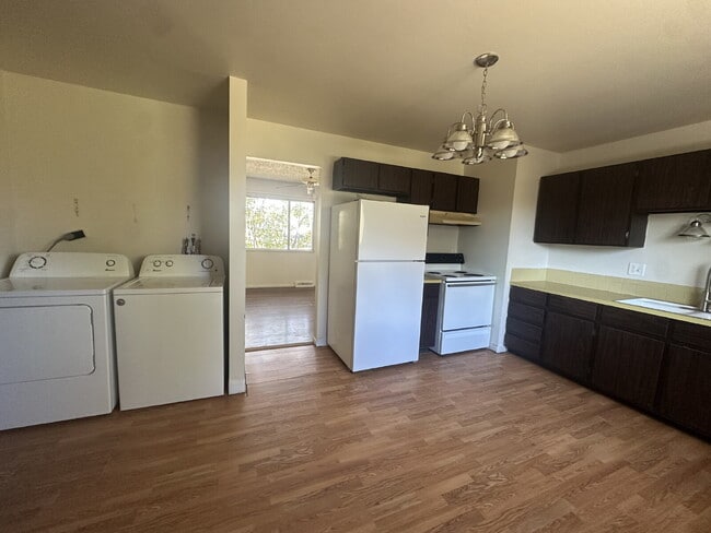 Building Photo - Charming 3-Bedroom Home with Spacious Yard!