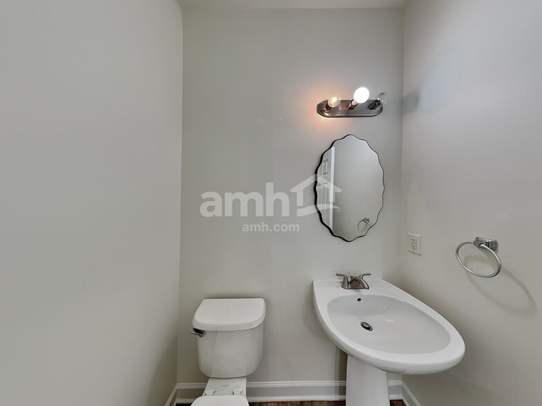 Building Photo - 4583 Waterford Dr NW