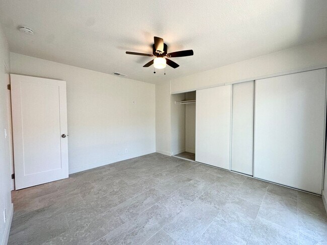 Building Photo - 561 Desert View Dr