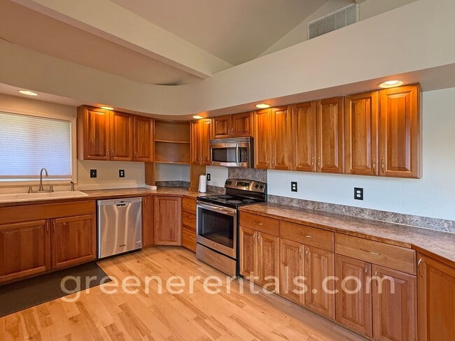 Building Photo - Waterfront Rambler on Summit Lake
