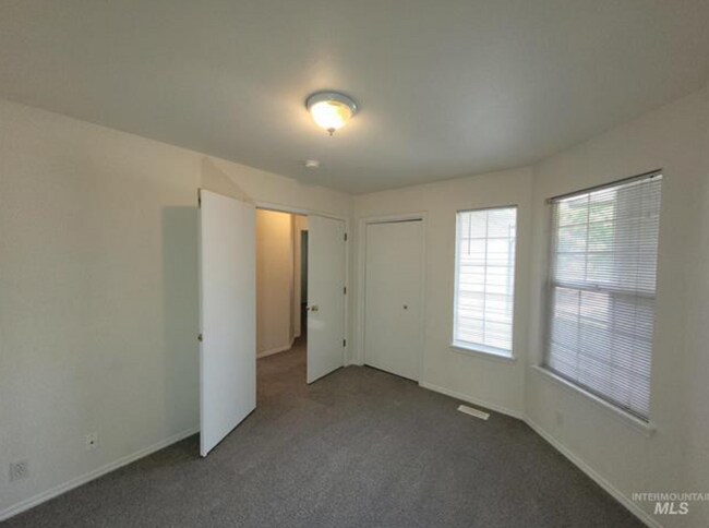 Building Photo - Charming 4-Bedroom Home in Eagle - Lawn Ca...