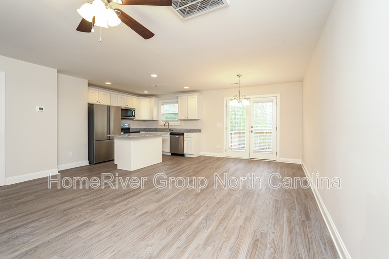 Building Photo - 210 Beaumont Cir