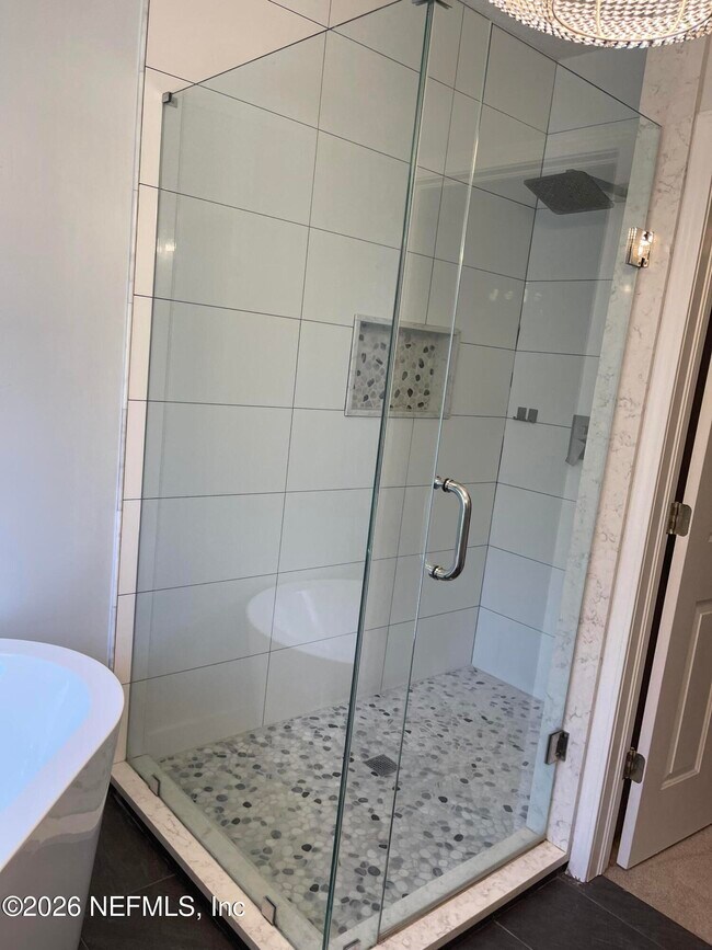 Building Photo - 3996 Richmond Park Dr E