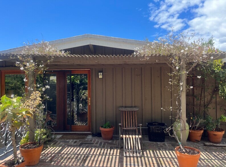 Charming private guesthouse - 2188 Latimer Ln