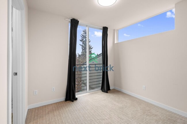 Building Photo - 2 Bed 2 Bath Single-family House Available for Rent!