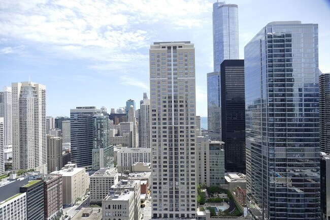 Building Photo - 400 N La Salle Dr
