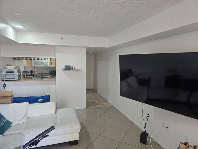 Building Photo - 102 SW 6th Ave