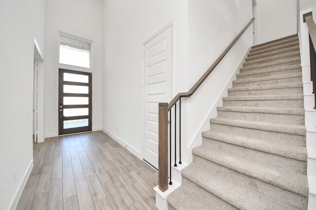 Building Photo - 5806 Pink Coral Ln