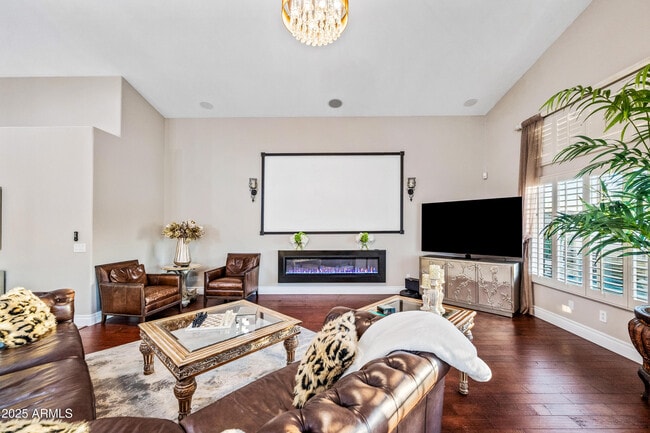 Building Photo - 1817 E Willow Tree Ct