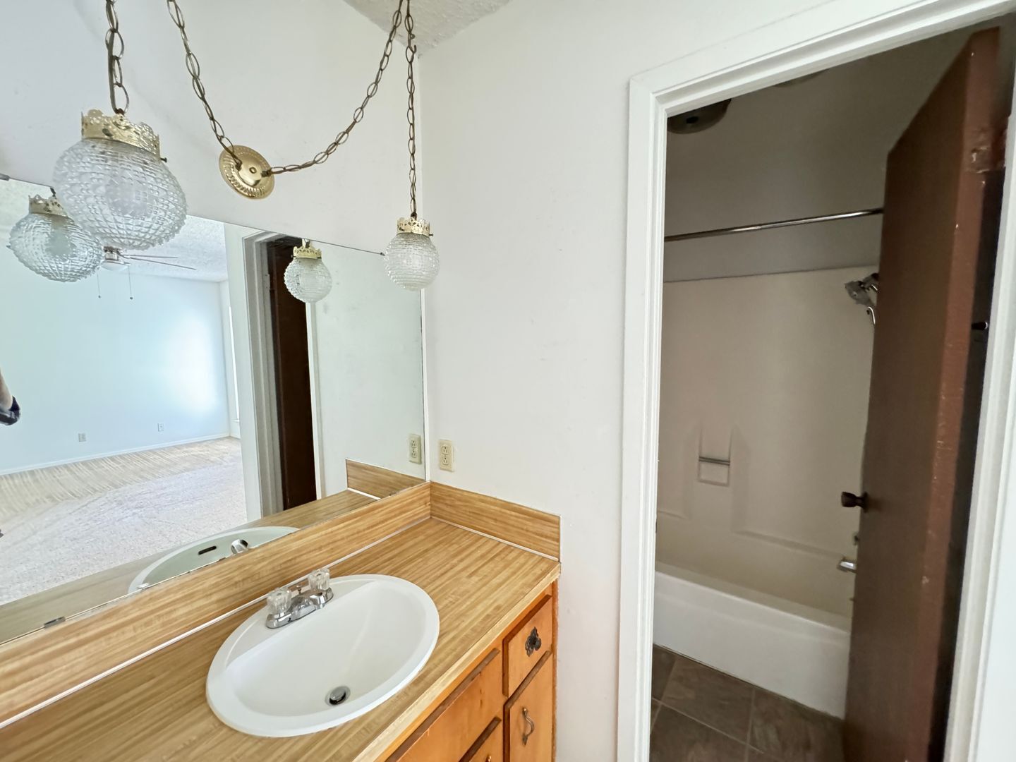 Building Photo - 2112 Hinkle Ave